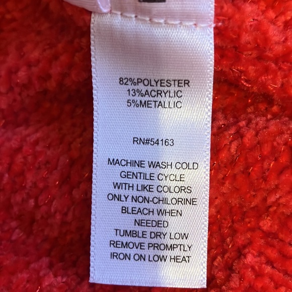 M BLACK RIVET RED & WHITE SWEATER WITH A SUBTLE SPARKLE IN THE THREAD - Picture 8 of 8